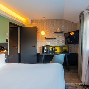 Adjacent Rooms