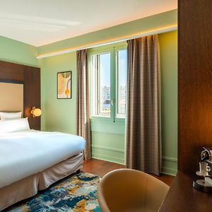Connecting Rooms